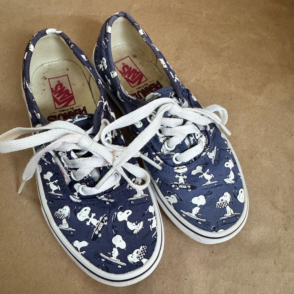 Unisex Vans x Peanuts Snoopy LoPro Skater Sneaker. Kids size 1.5